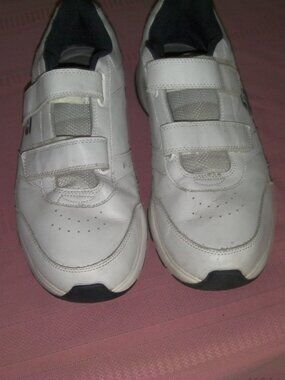 SKECHERS ATHLETICS Mens size 11
